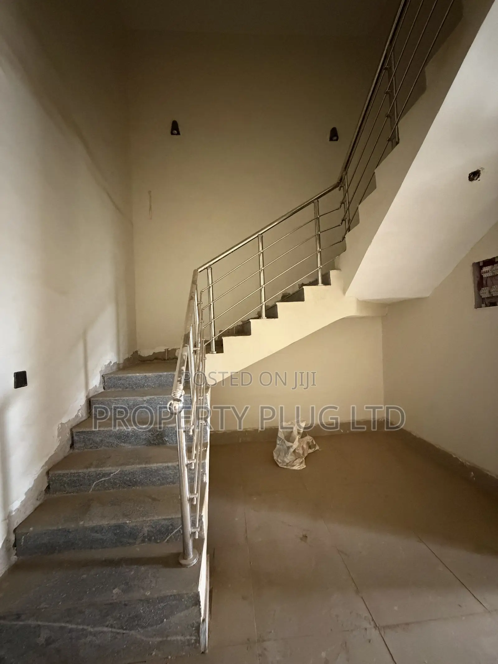3bdrm Townhouse/Terrace in Idu for sale