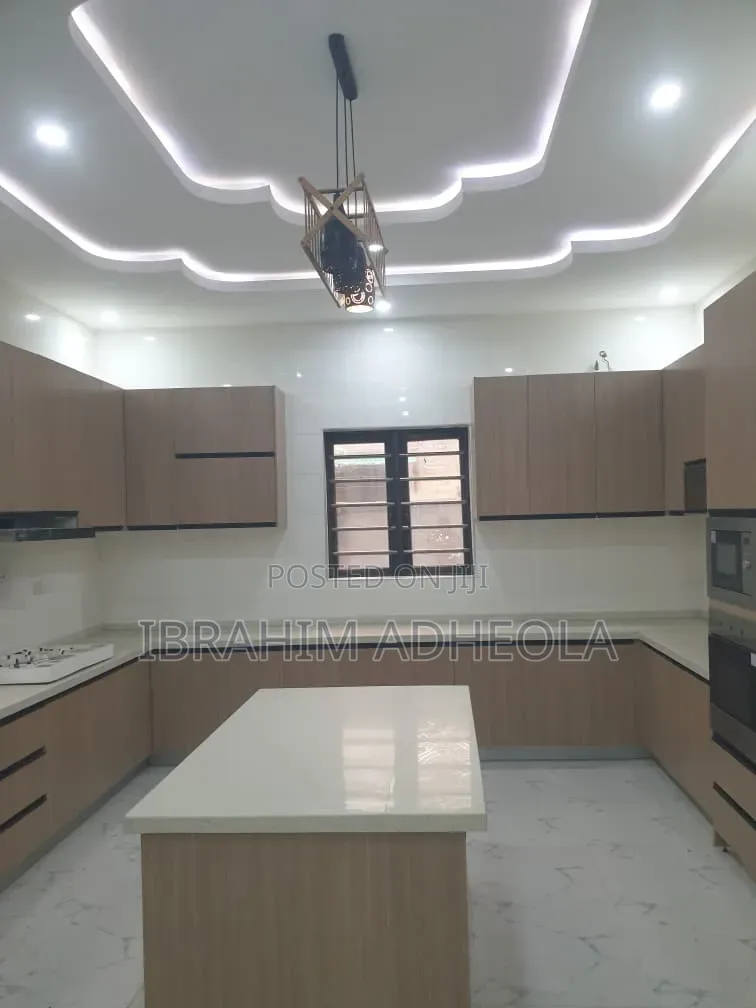 4bdrm Duplex in Magodo Gra Phase2 for sale