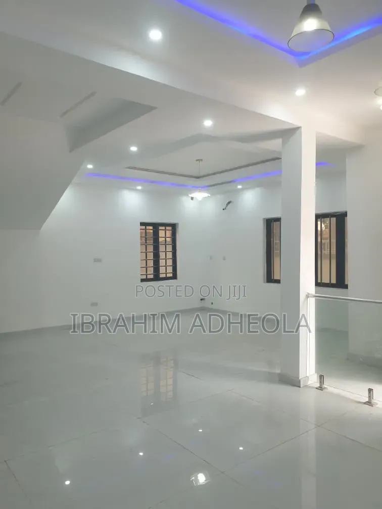 4bdrm Duplex in Magodo Gra Phase2 for sale