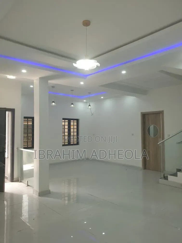 4bdrm Duplex in Magodo Gra Phase2 for sale