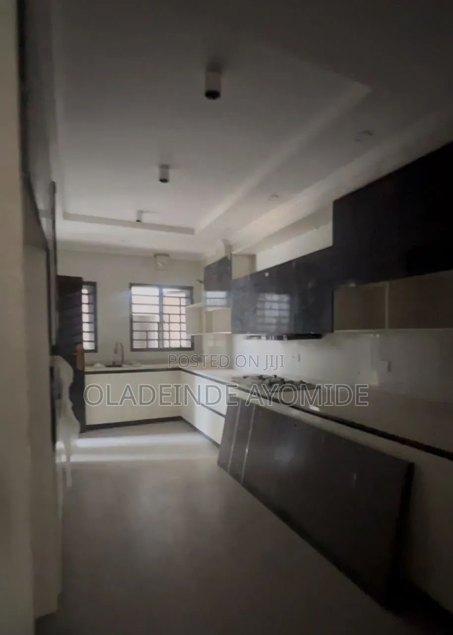 4bdrm Duplex in Lekki Phase1 Lagos for rent