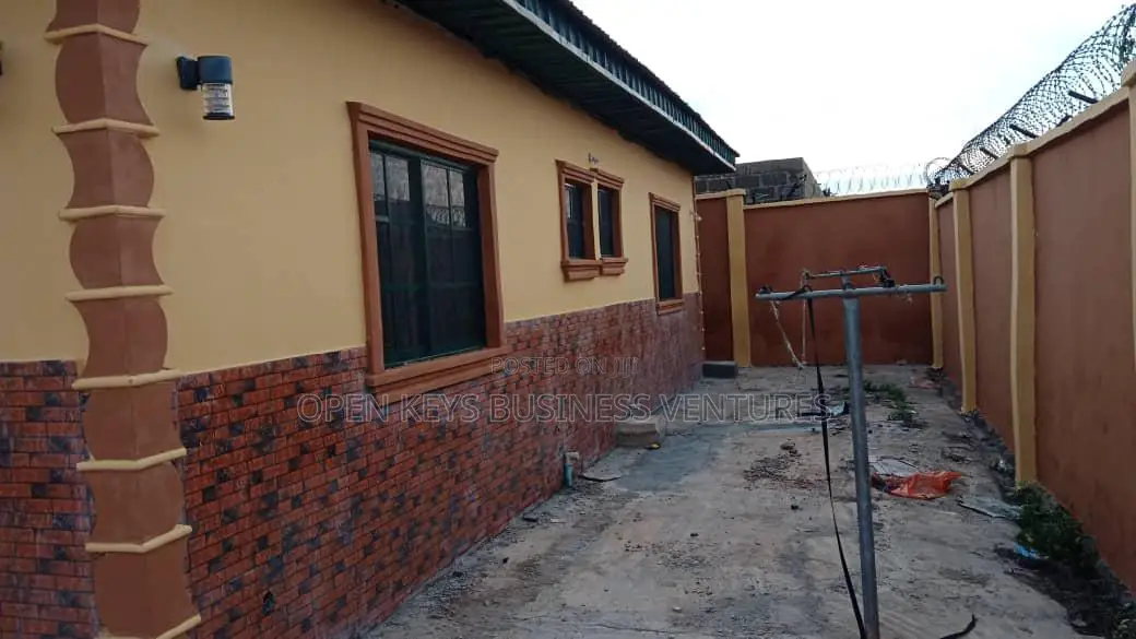 3bdrm Bungalow in Olorunda Abaa, Akobo for sale
