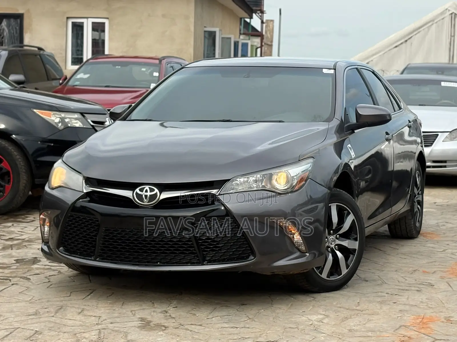 Toyota Camry SE 4dr Sedan (2.5L 4cyl 6A) 2017 Gray