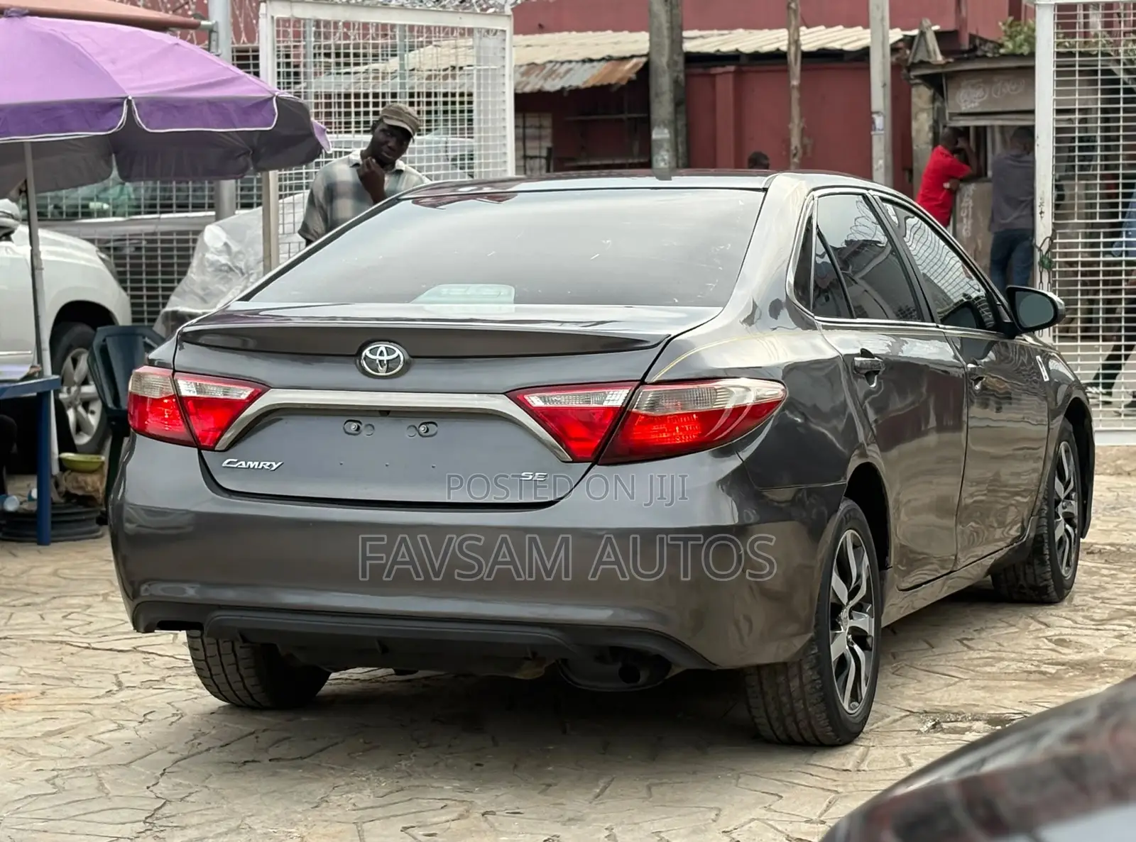 Toyota Camry SE 4dr Sedan (2.5L 4cyl 6A) 2017 Gray