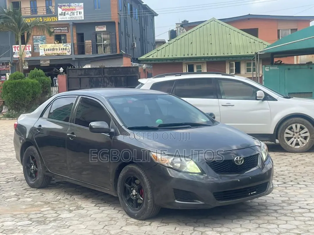 Toyota Corolla LE 4dr Sedan (1.8L 4cyl 4A) 2010 Gray