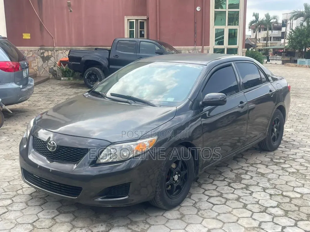 Toyota Corolla LE 4dr Sedan (1.8L 4cyl 4A) 2010 Gray
