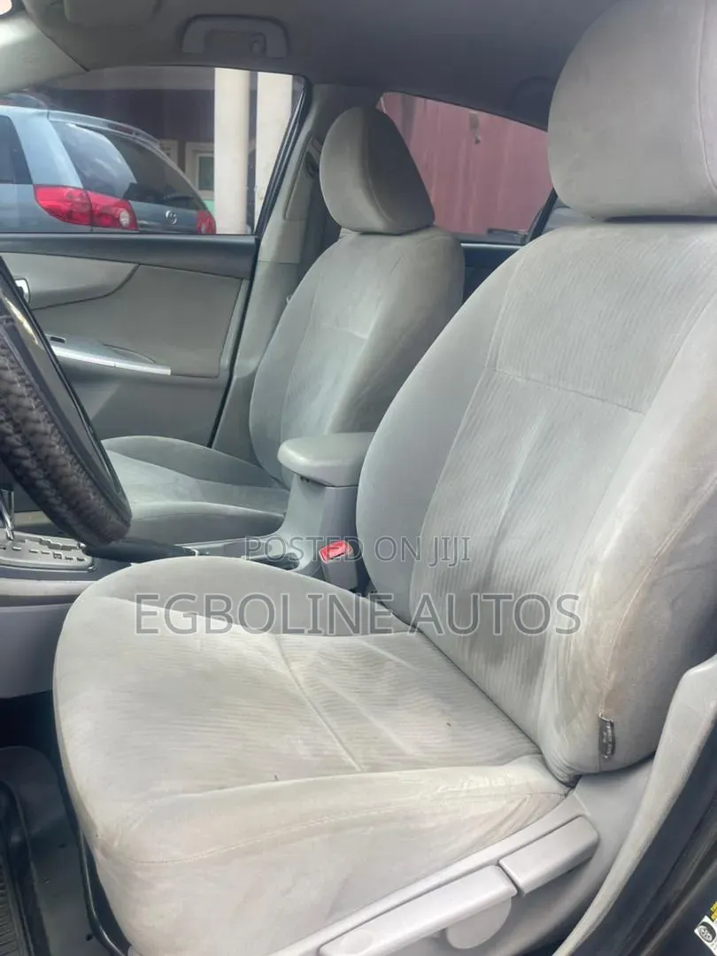 Toyota Corolla LE 4dr Sedan (1.8L 4cyl 4A) 2010 Gray