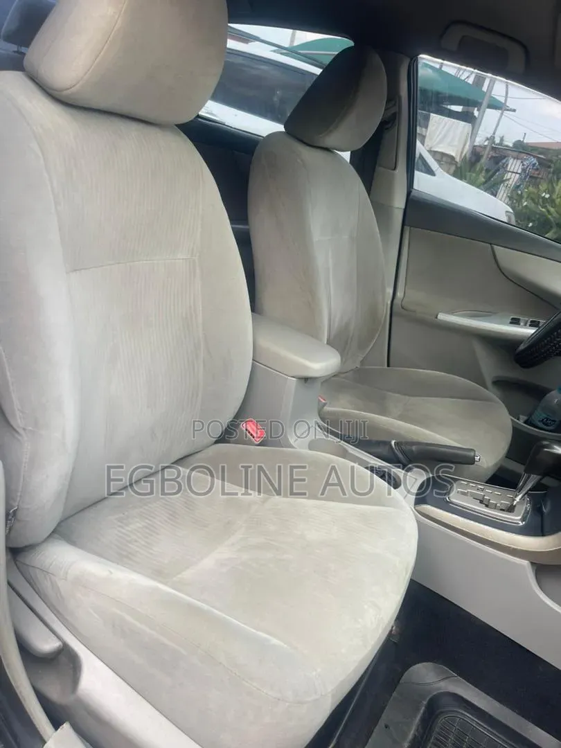 Toyota Corolla LE 4dr Sedan (1.8L 4cyl 4A) 2010 Gray