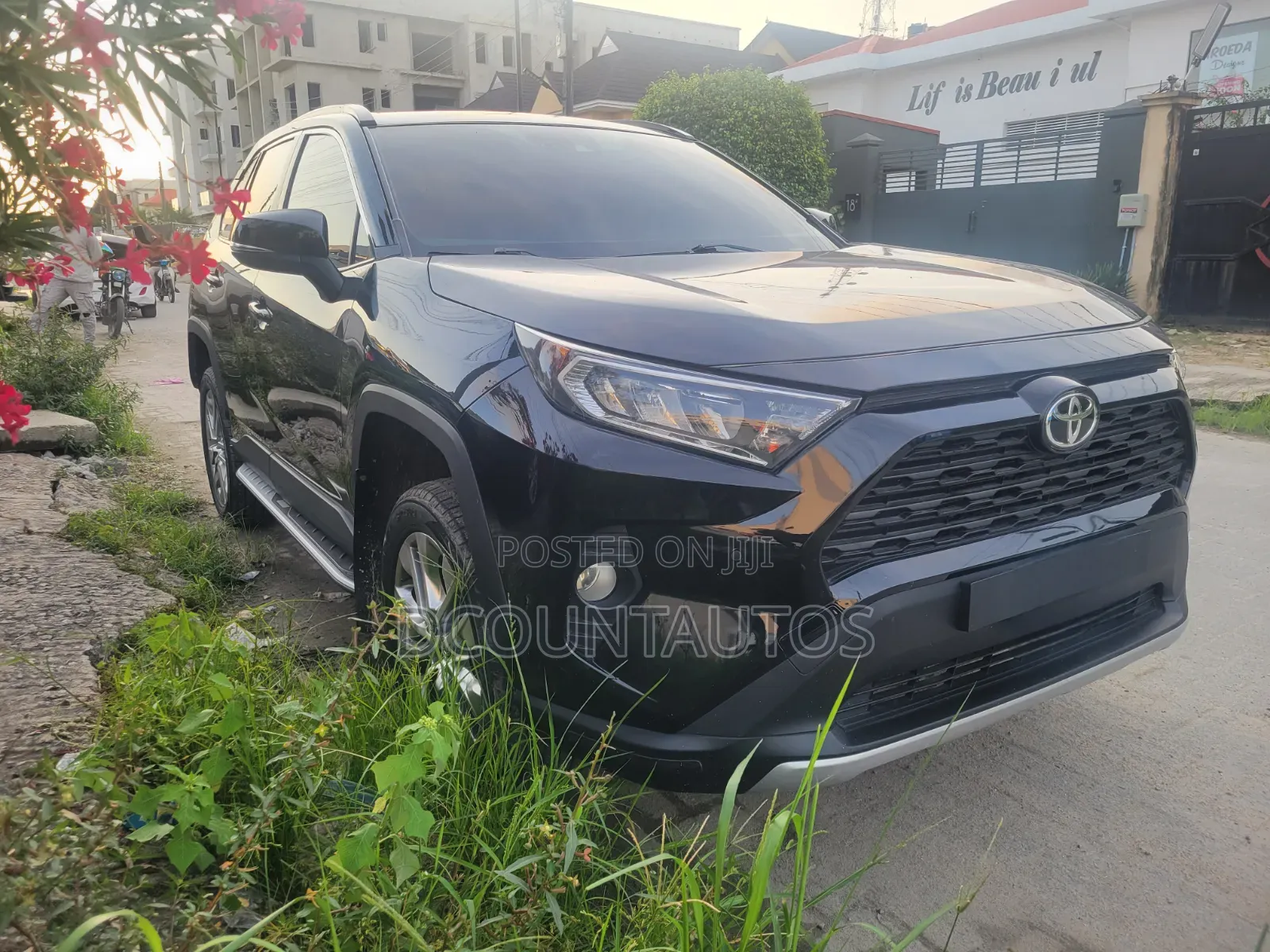 Toyota RAV4 XLE Premium 2021 Black