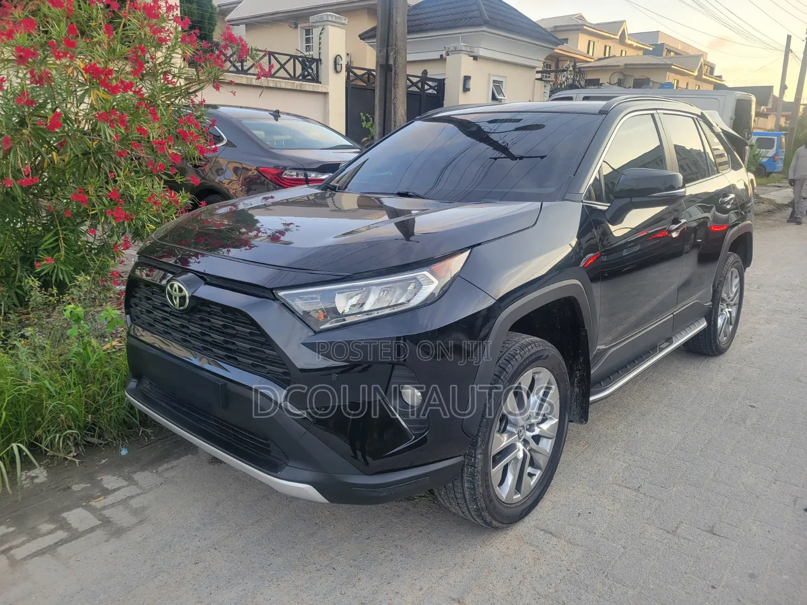 Toyota RAV4 XLE Premium 2021 Black