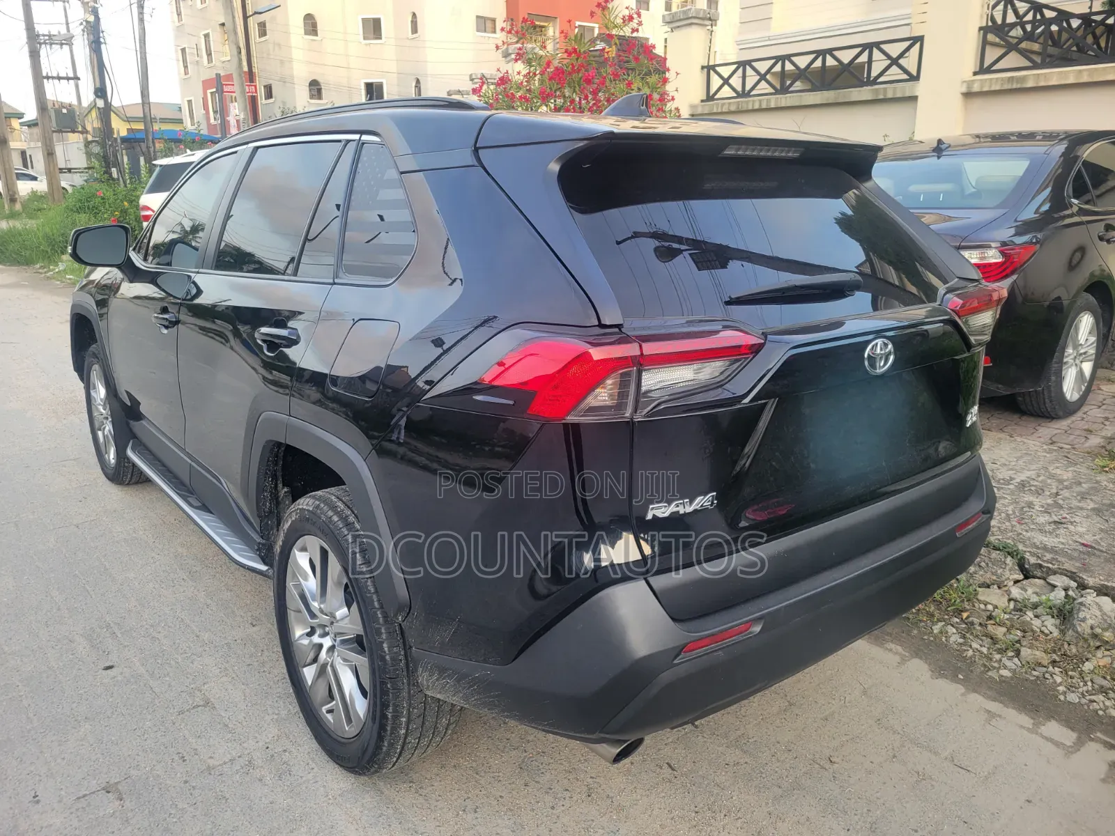 Toyota RAV4 XLE Premium 2021 Black