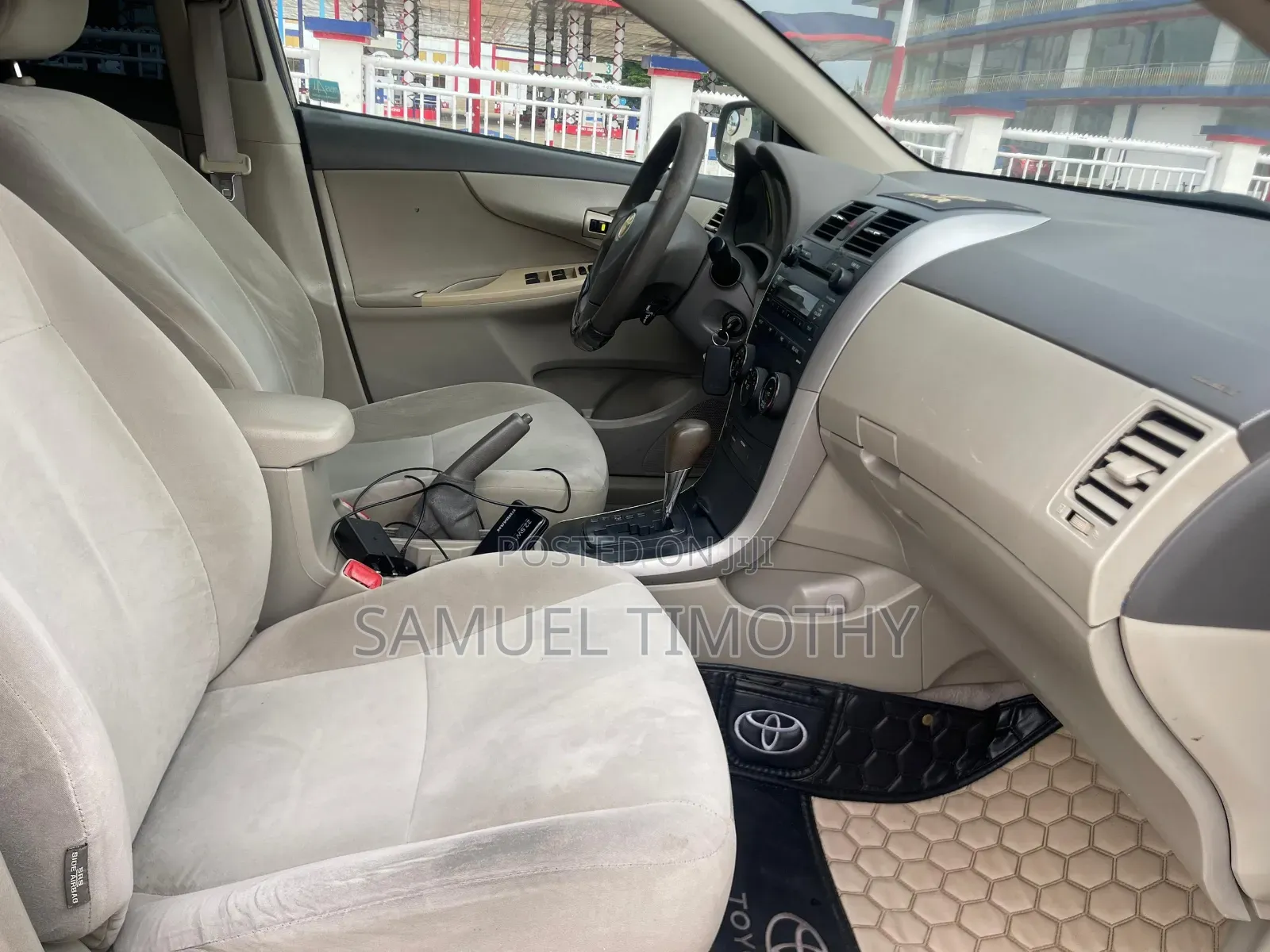Toyota Corolla 2010 Gold