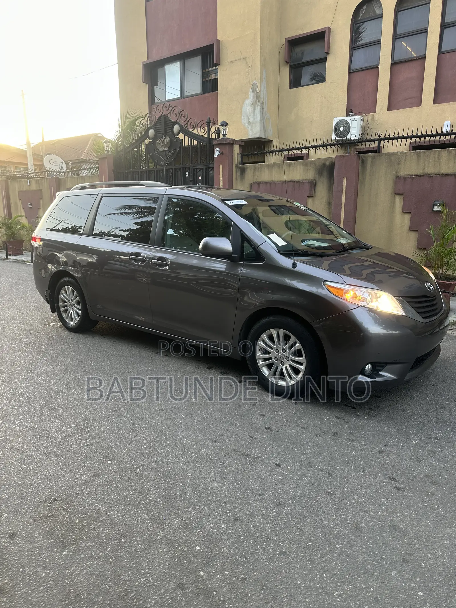 Toyota Sienna XLE 7 Passenger Mobility 2011 Gray