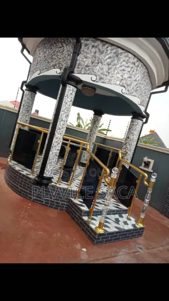 Aluminum Handrail With Black Glass