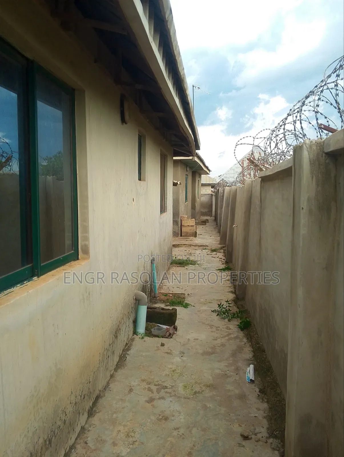Furnished 3bdrm Block of Flats in Ganmo, Ifelodun-Kwara for sale