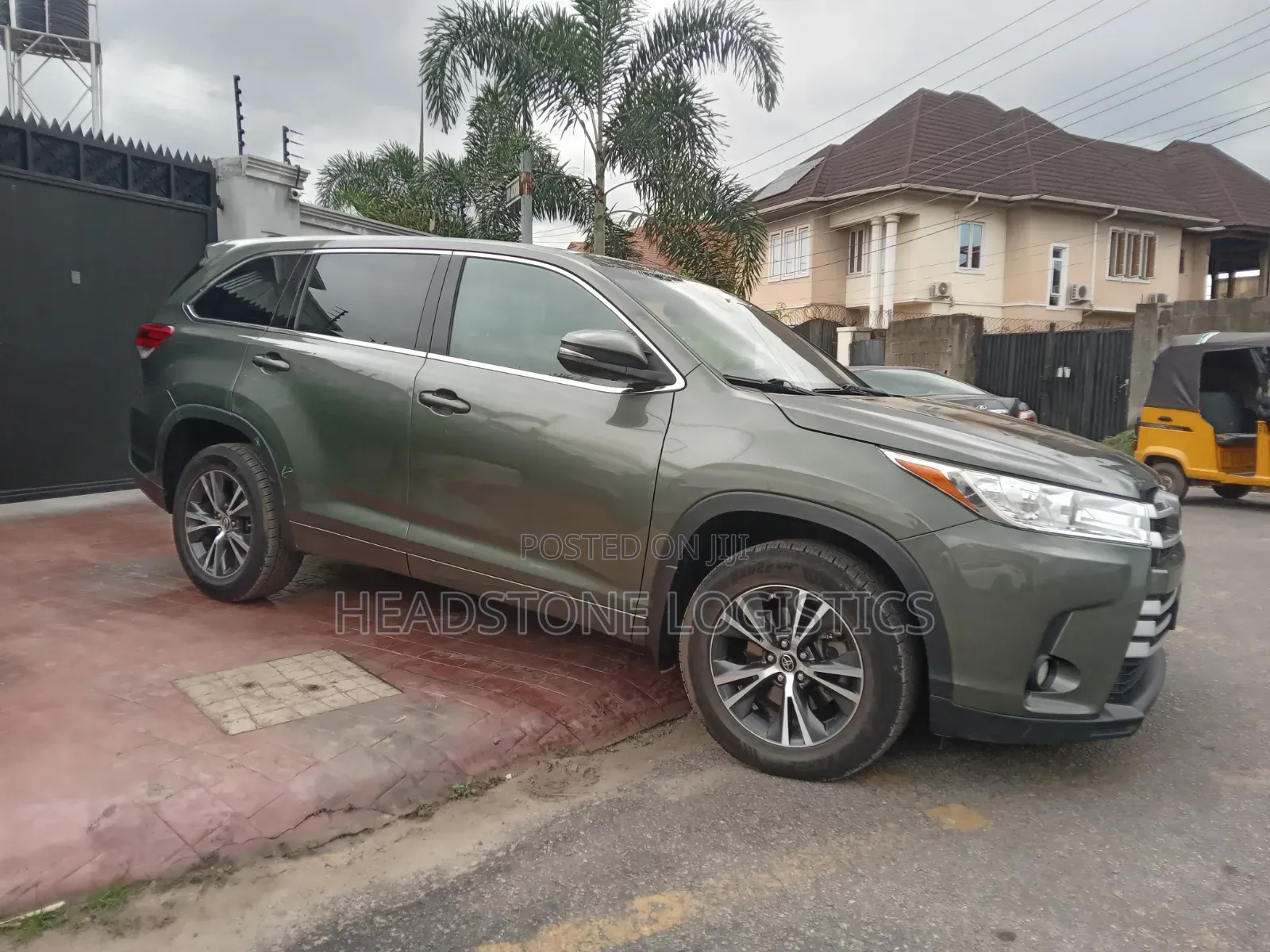 Toyota Highlander LE 4x4 V6 (3.5L 6cyl 8A) 2017 Green