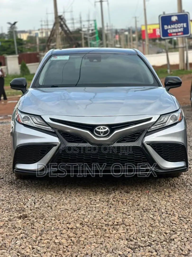 Toyota Camry SE (2.5L 4cyl 8A) 2019 Silver
