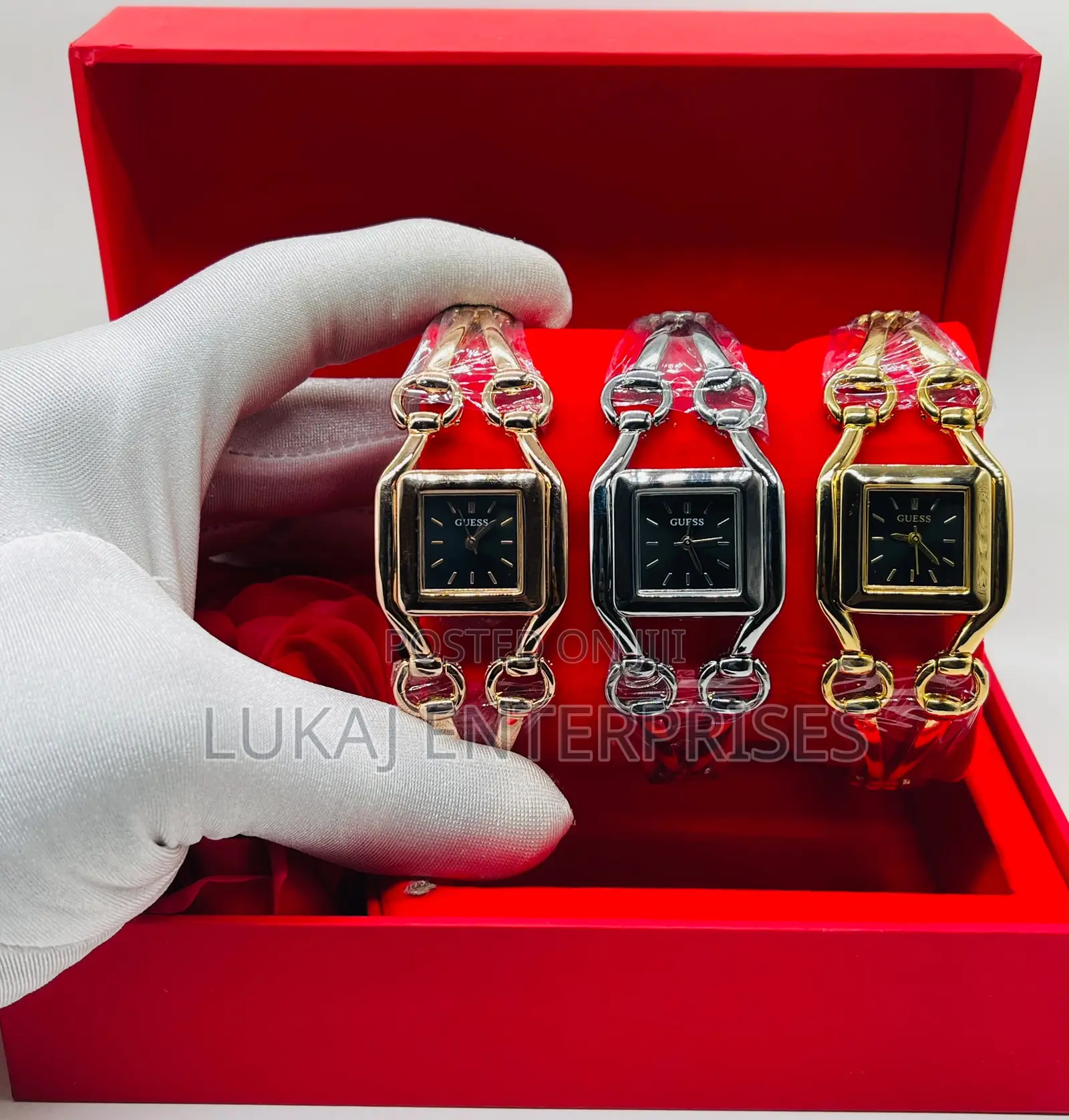 *Feminine Stylish Guess Watch for Ladies