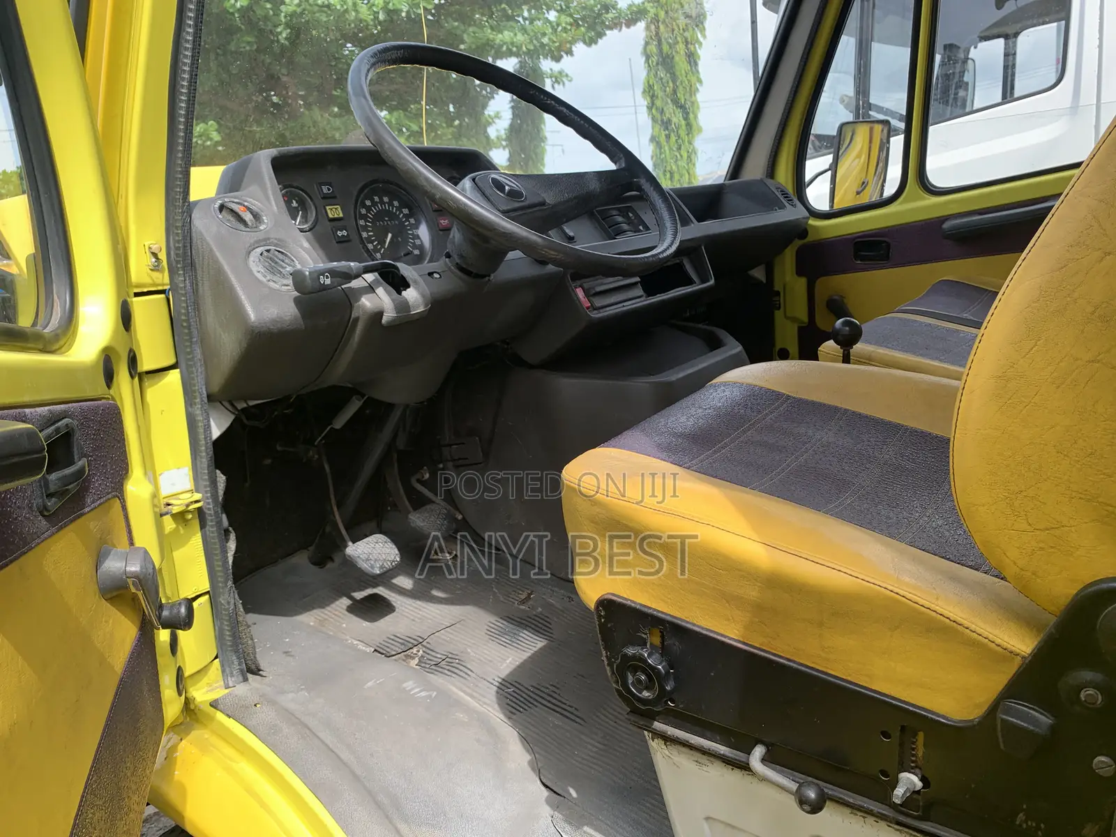 Mercedes Benz 3100 1995 Yellow