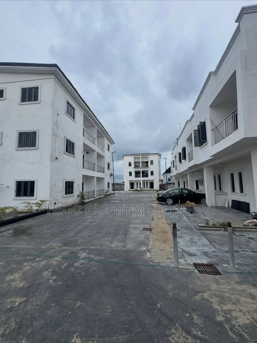 2bdrm Block of Flats in Gito Estate, East West Road for sale