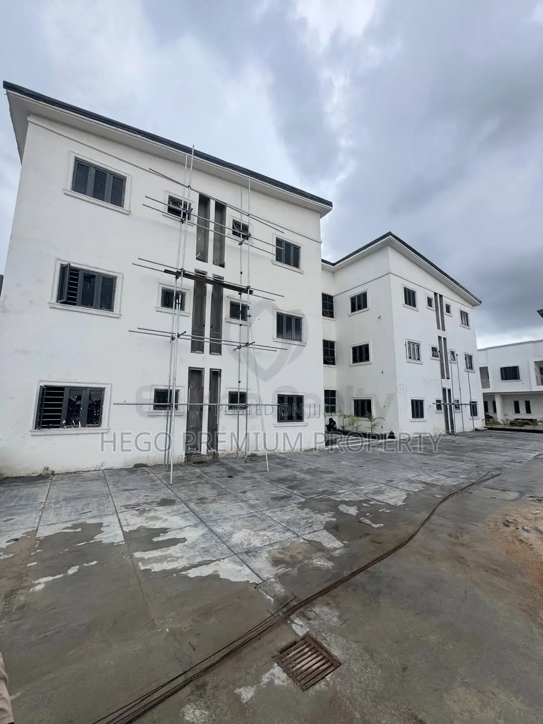 2bdrm Block of Flats in Gito Estate, East West Road for sale