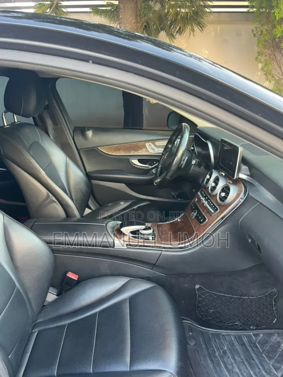 Mercedes-Benz C300 2016 Black
