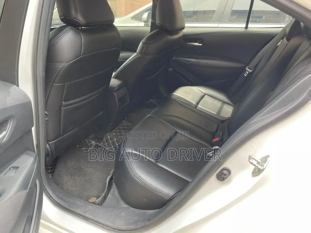 Toyota Corolla SE 2021 White
