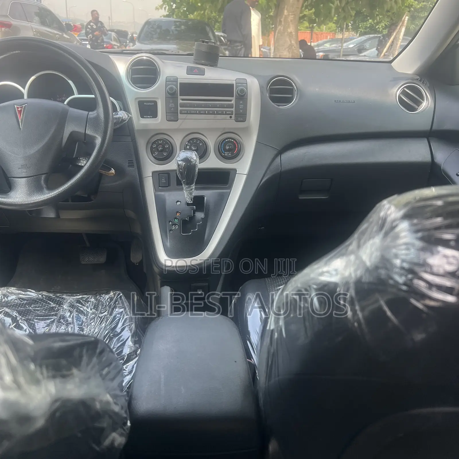 Pontiac Vibe 2009 White