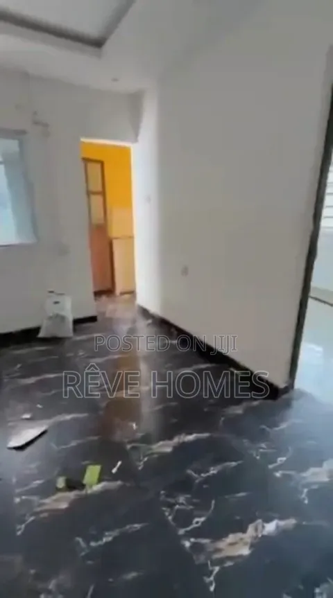 Mini Flat in Akoka for rent