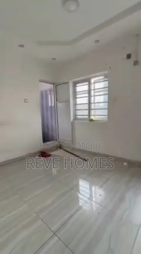 Mini Flat in Akoka for rent