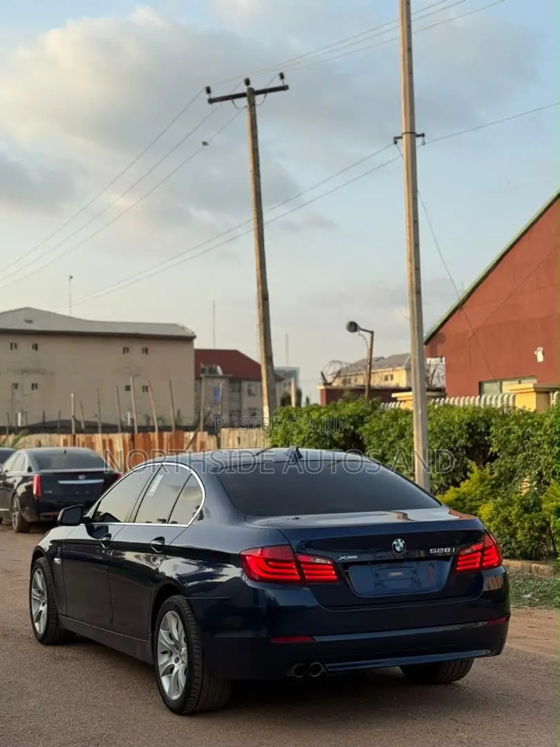 BMW 528i 2013 Blue