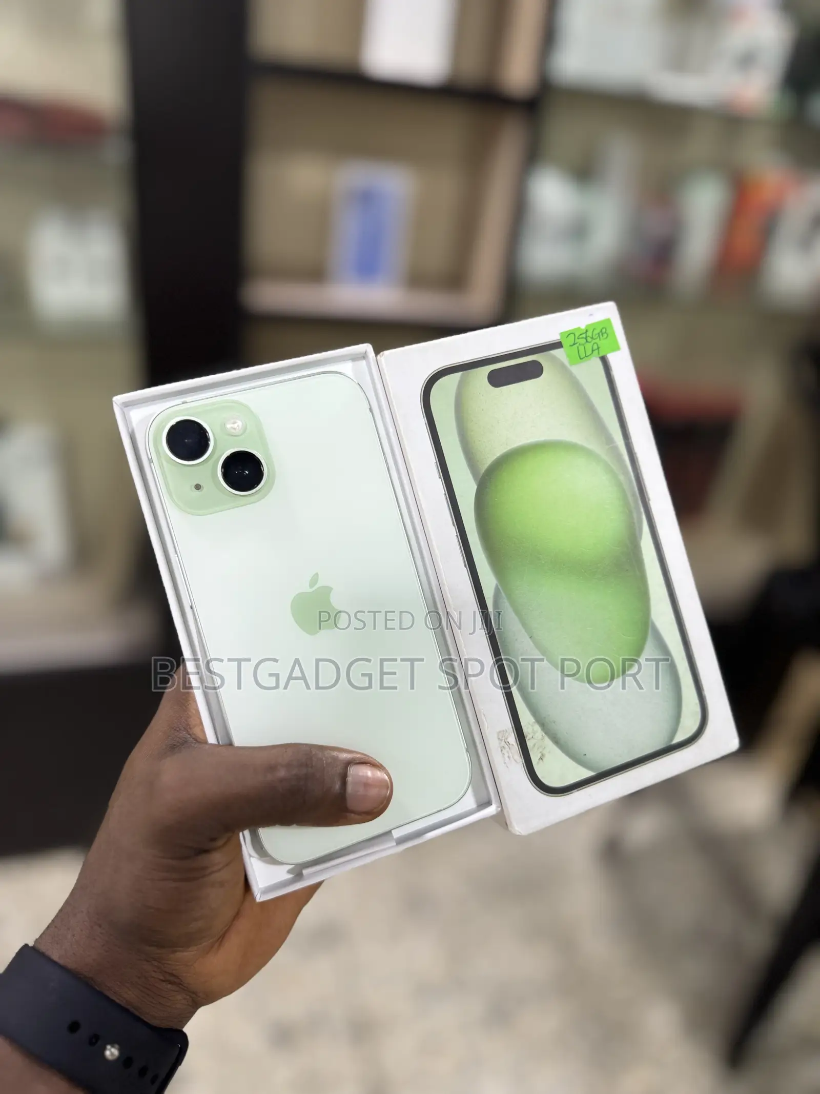 Apple iPhone 15 256 GB Green