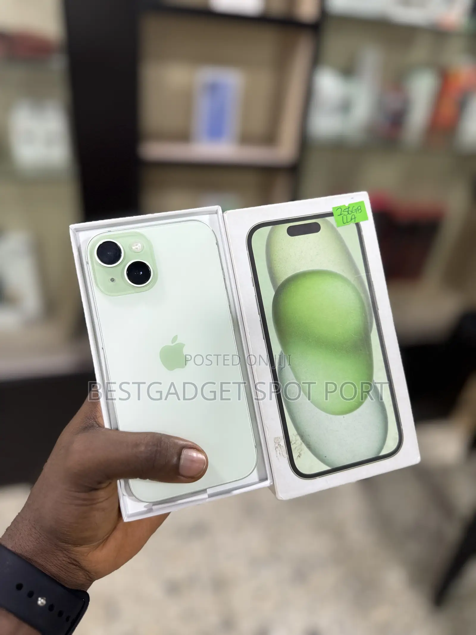Apple iPhone 15 256 GB Green