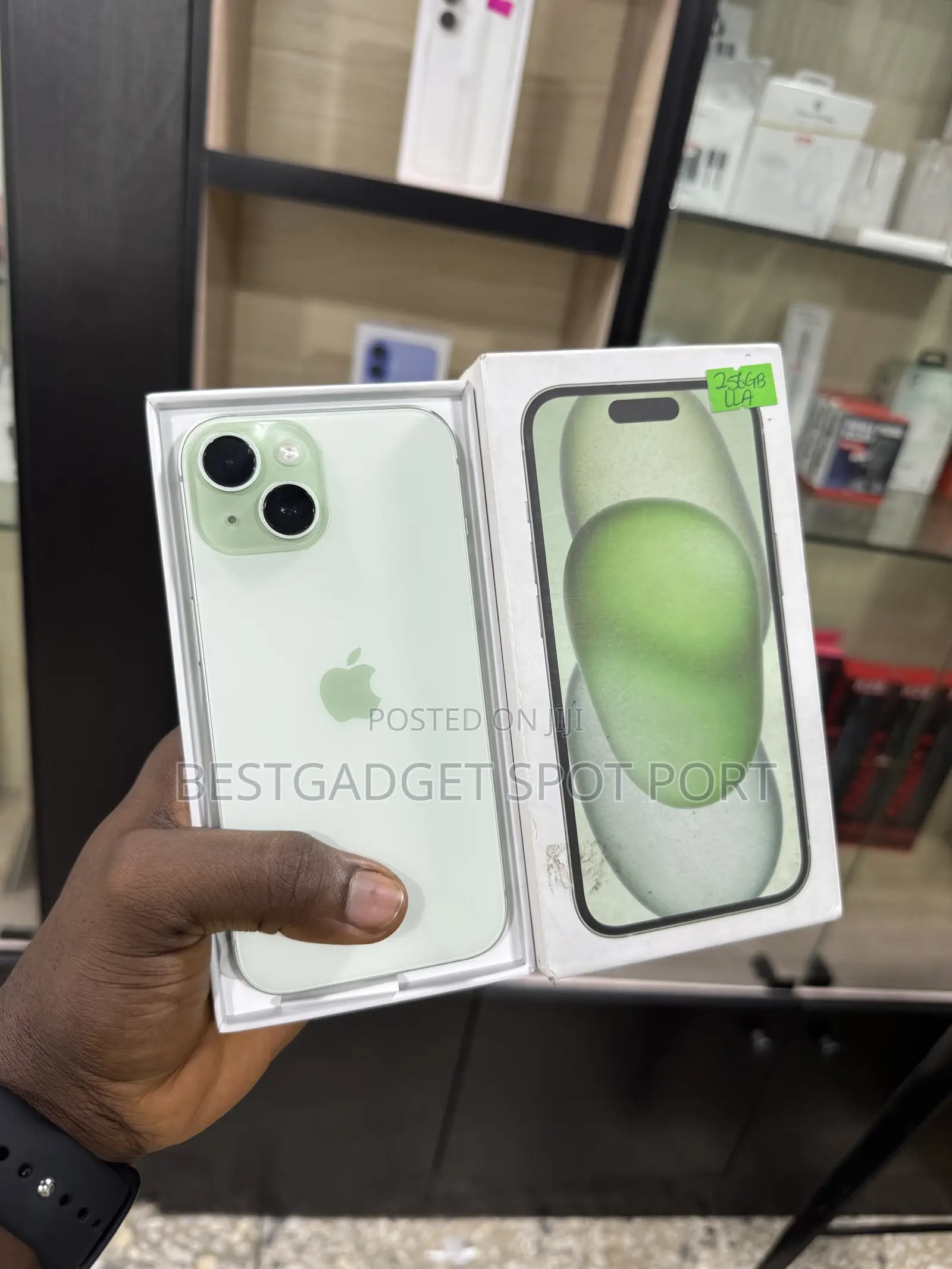 Apple iPhone 15 256 GB Green