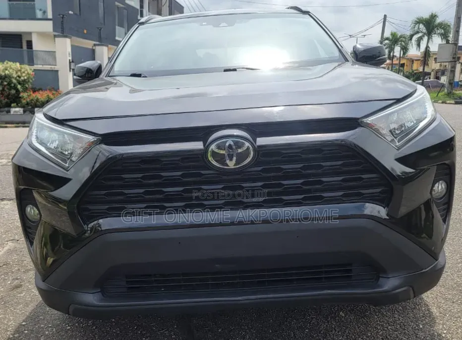 Toyota RAV4 XLE AWD 2020 Black