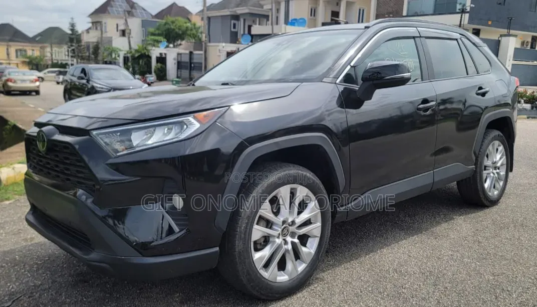 Toyota RAV4 XLE AWD 2020 Black