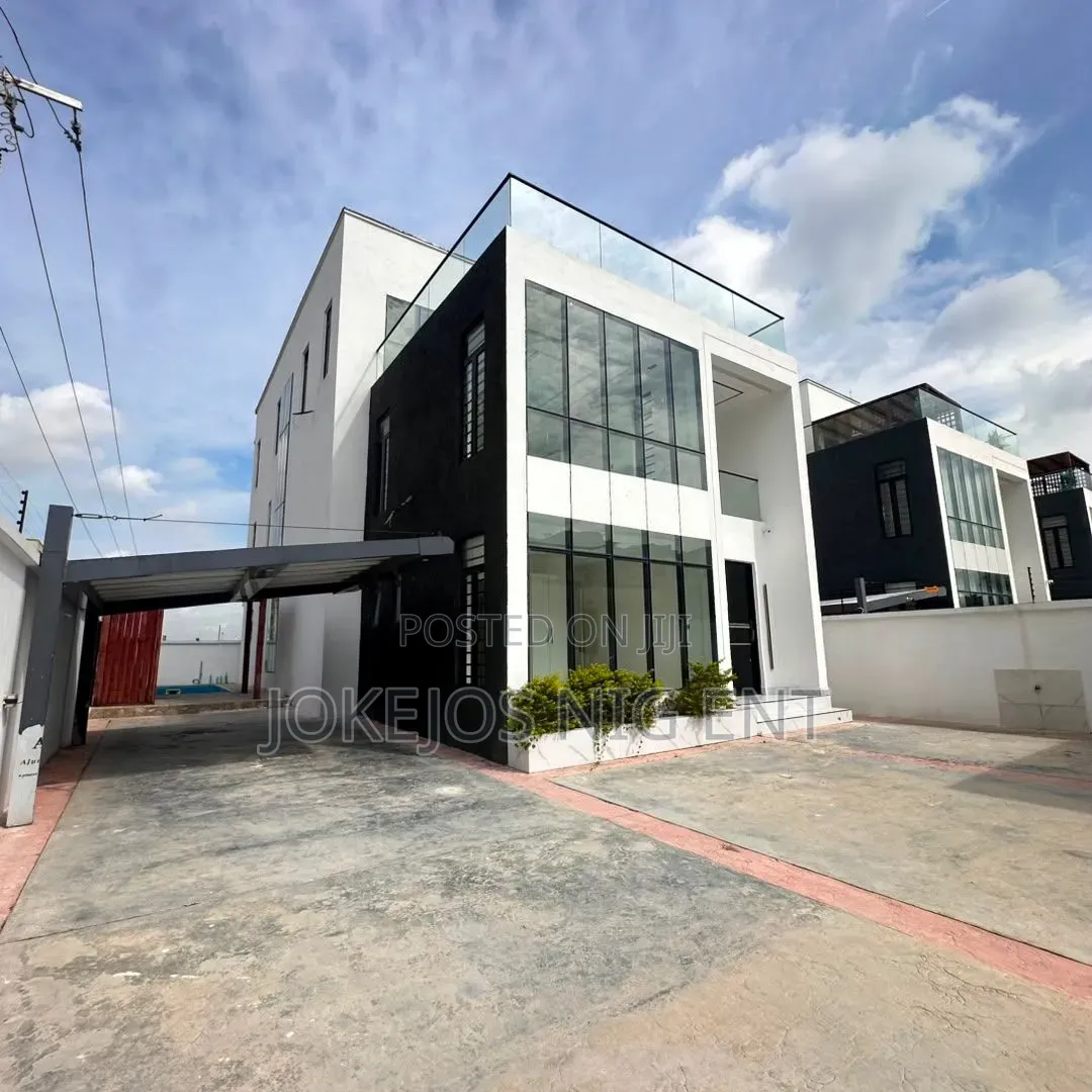 5bdrm Duplex in Lekki Phase 1 for sale