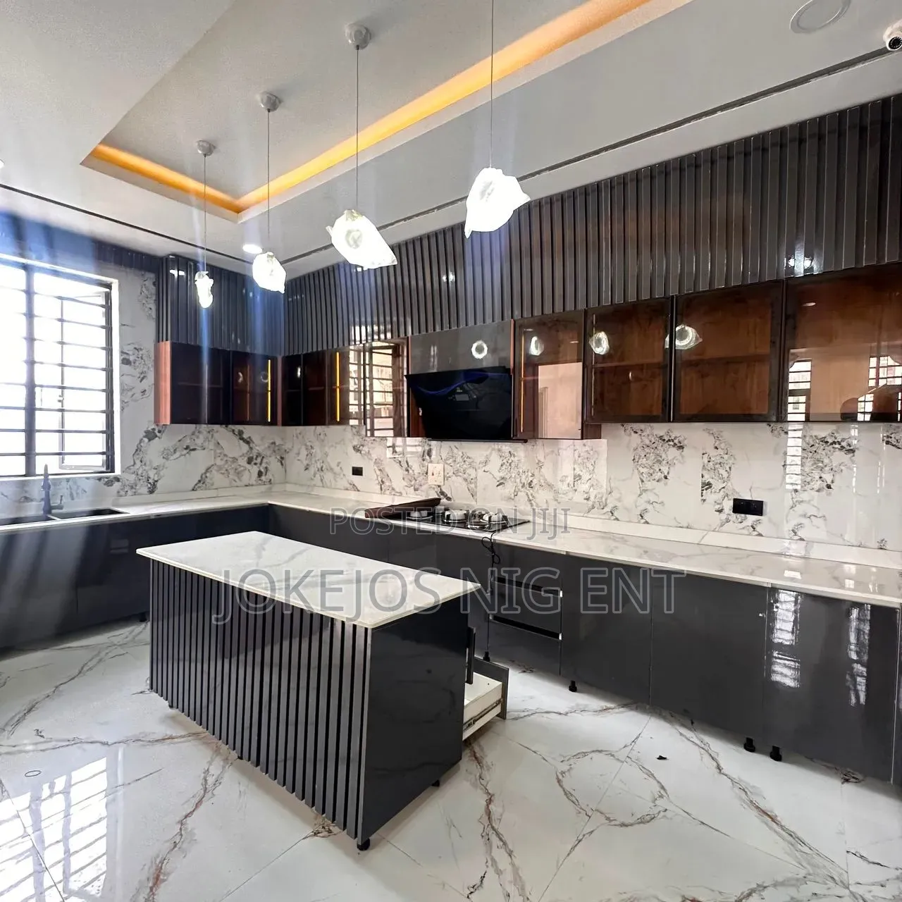 5bdrm Duplex in Lekki Phase 1 for sale