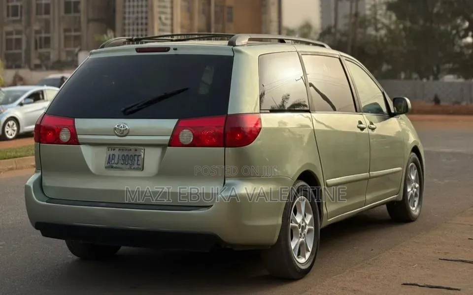 Toyota Sienna 2008 Green