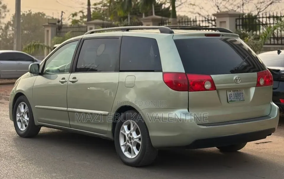 Toyota Sienna 2008 Green