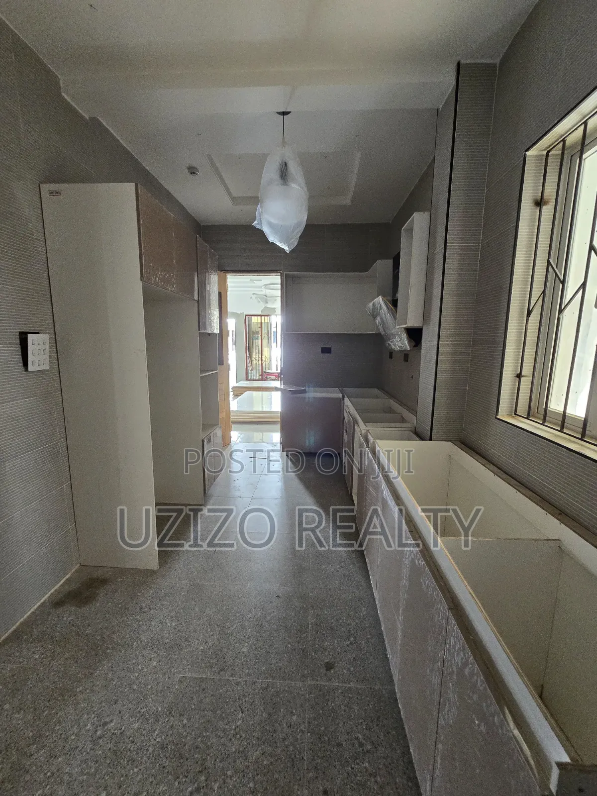 2bdrm Townhouse/Terrace in Lekki Phase 1 for Sale