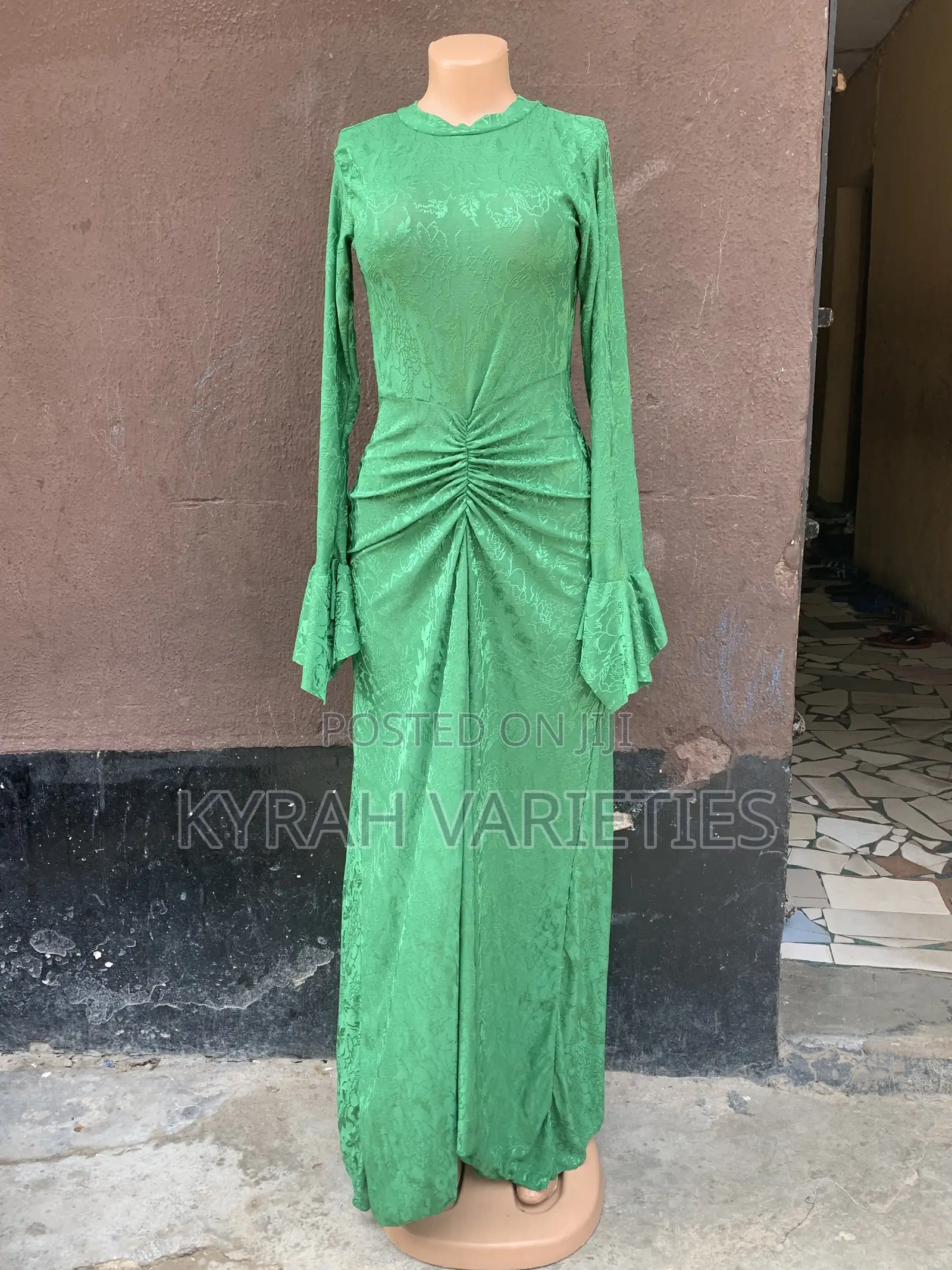 Queen Mesh Gown