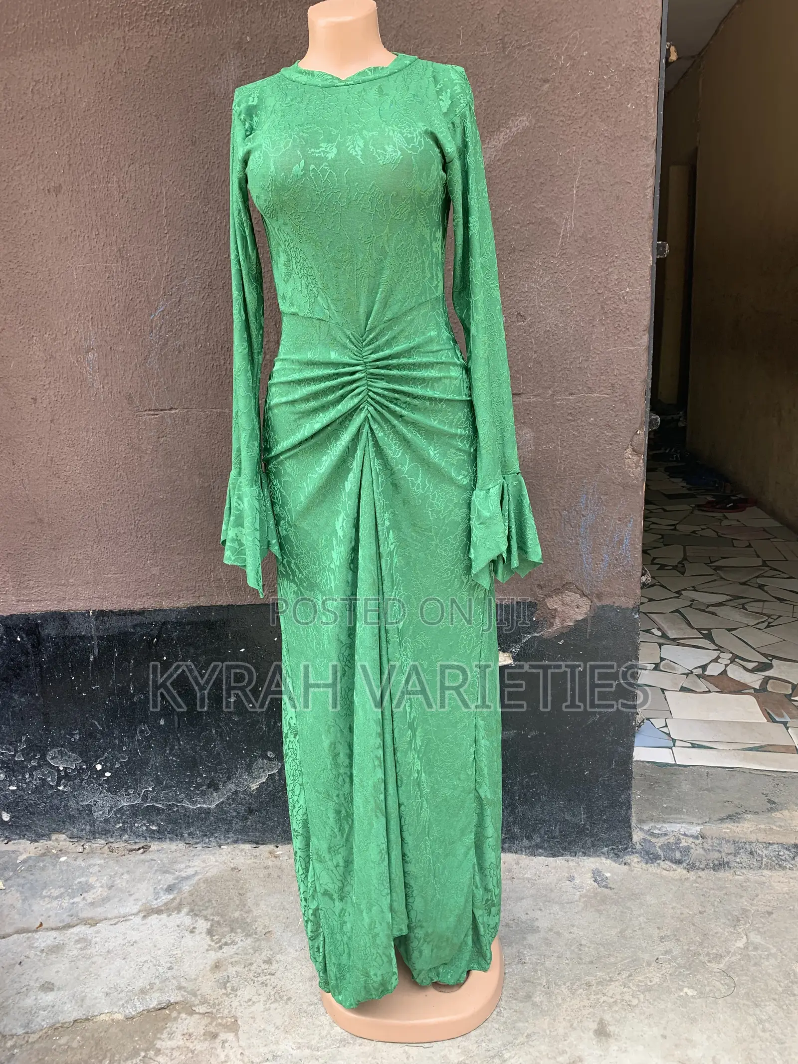 Queen Mesh Gown