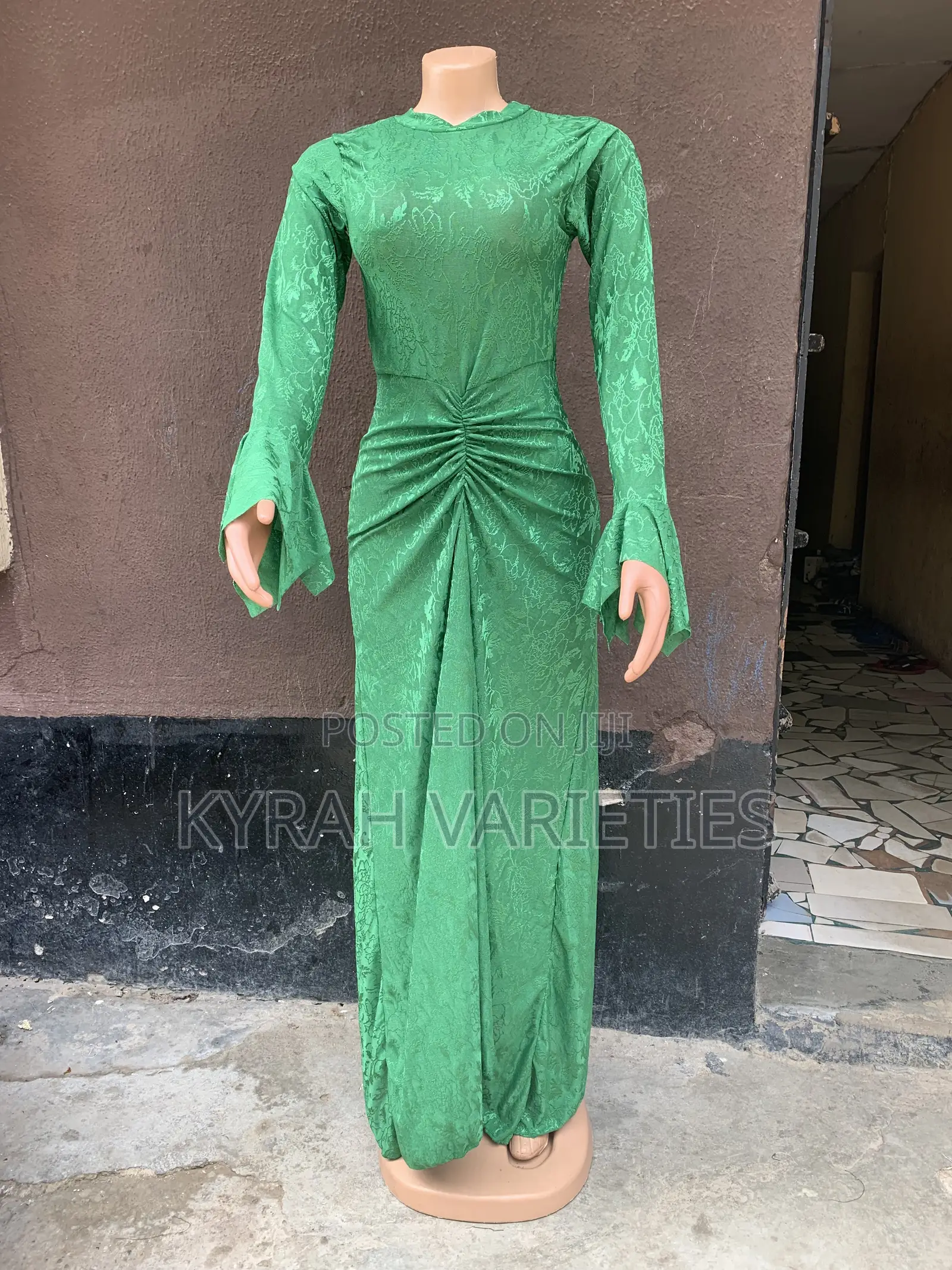 Queen Mesh Gown