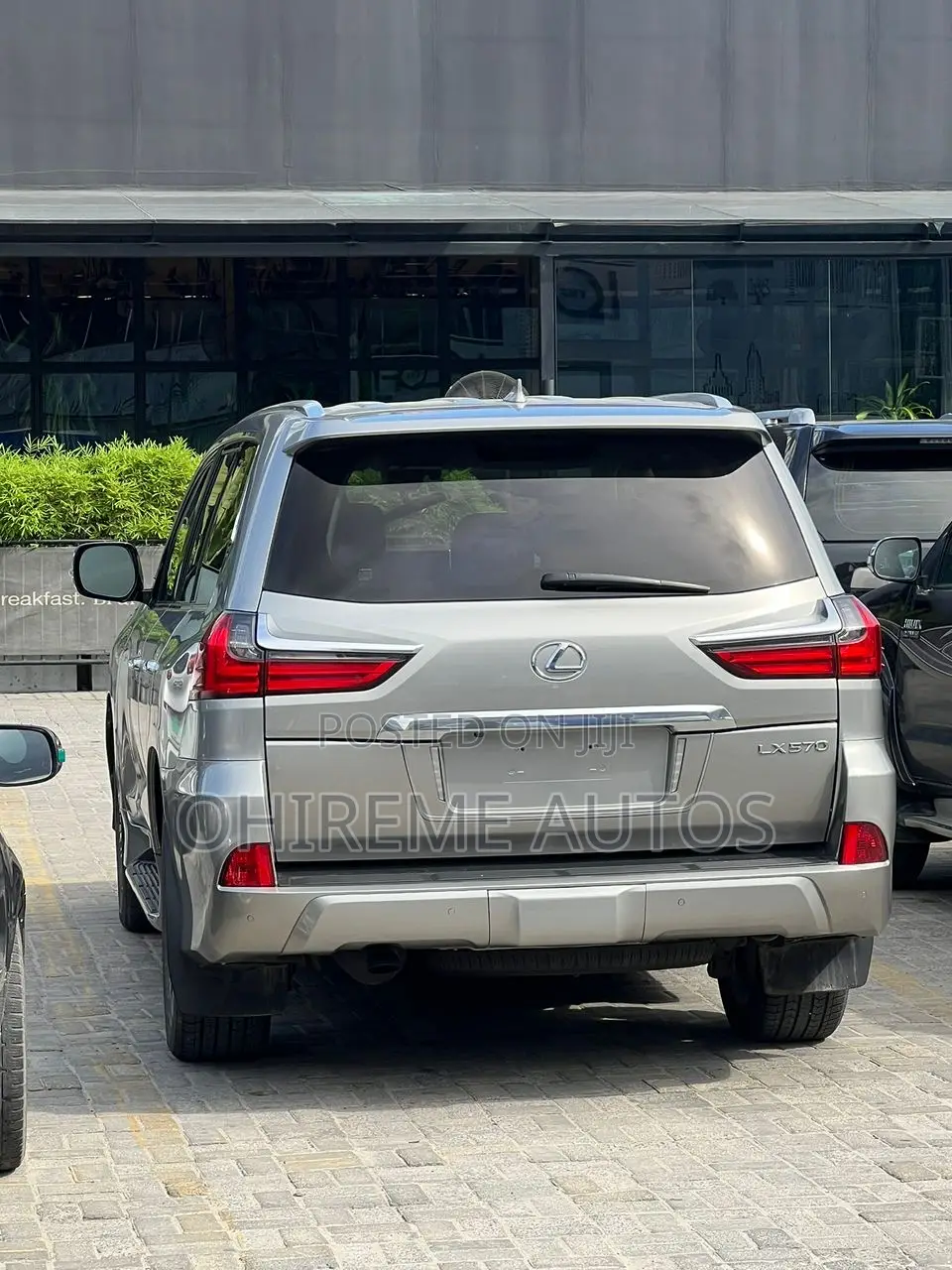 Lexus LX 2021