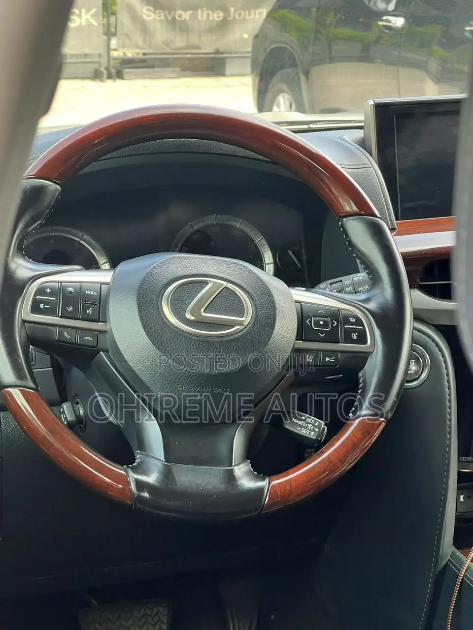 Lexus LX 2021