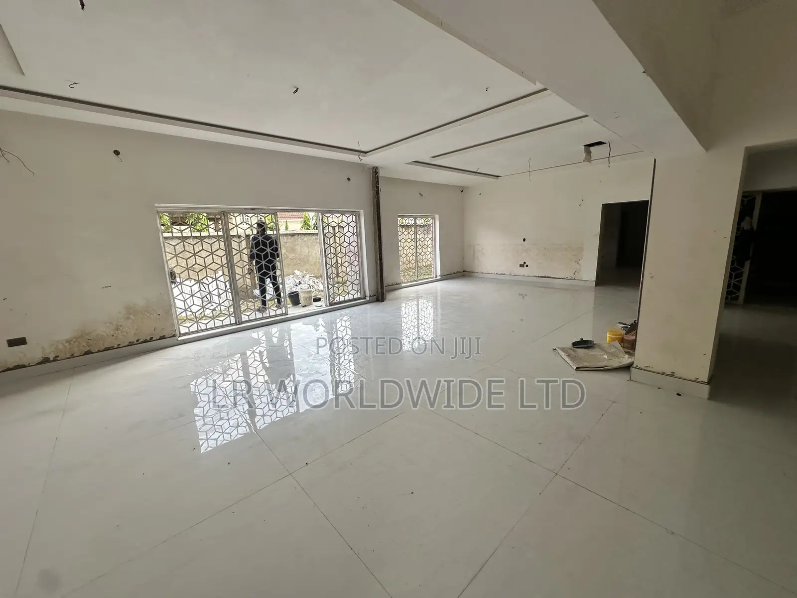 8bdrm Mansion in Apo District for sale