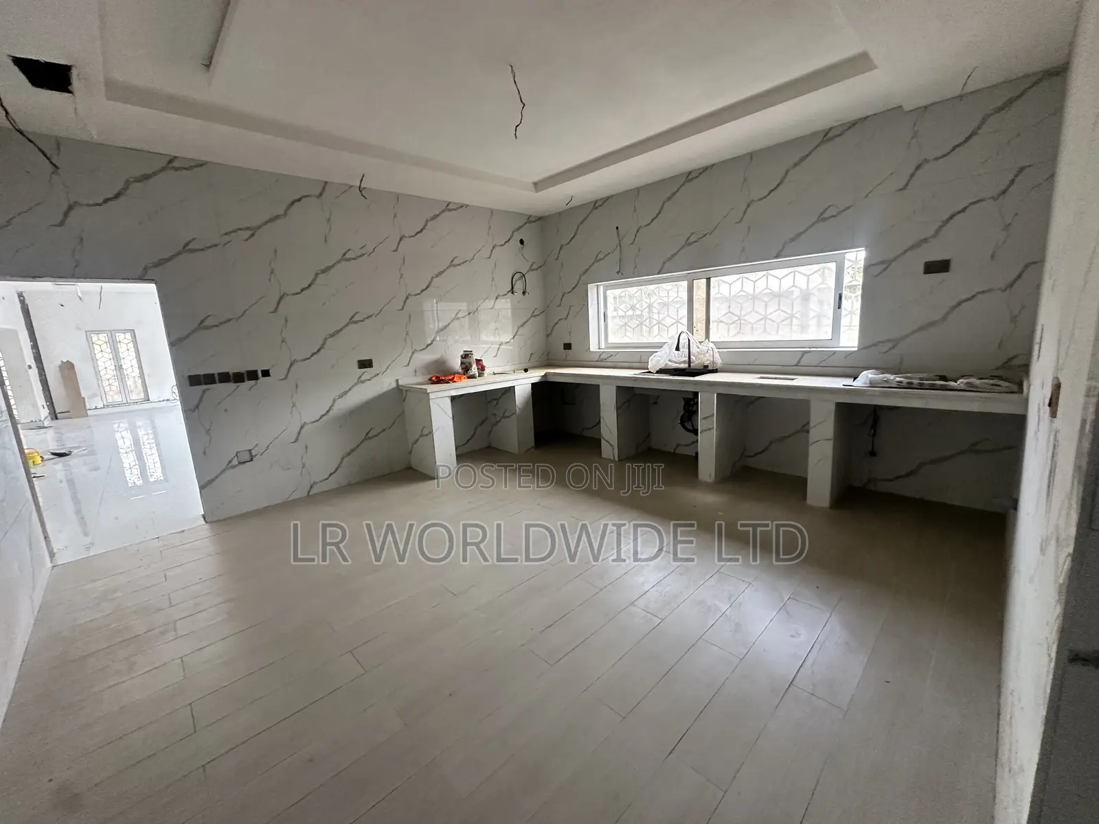 8bdrm Mansion in Apo District for sale