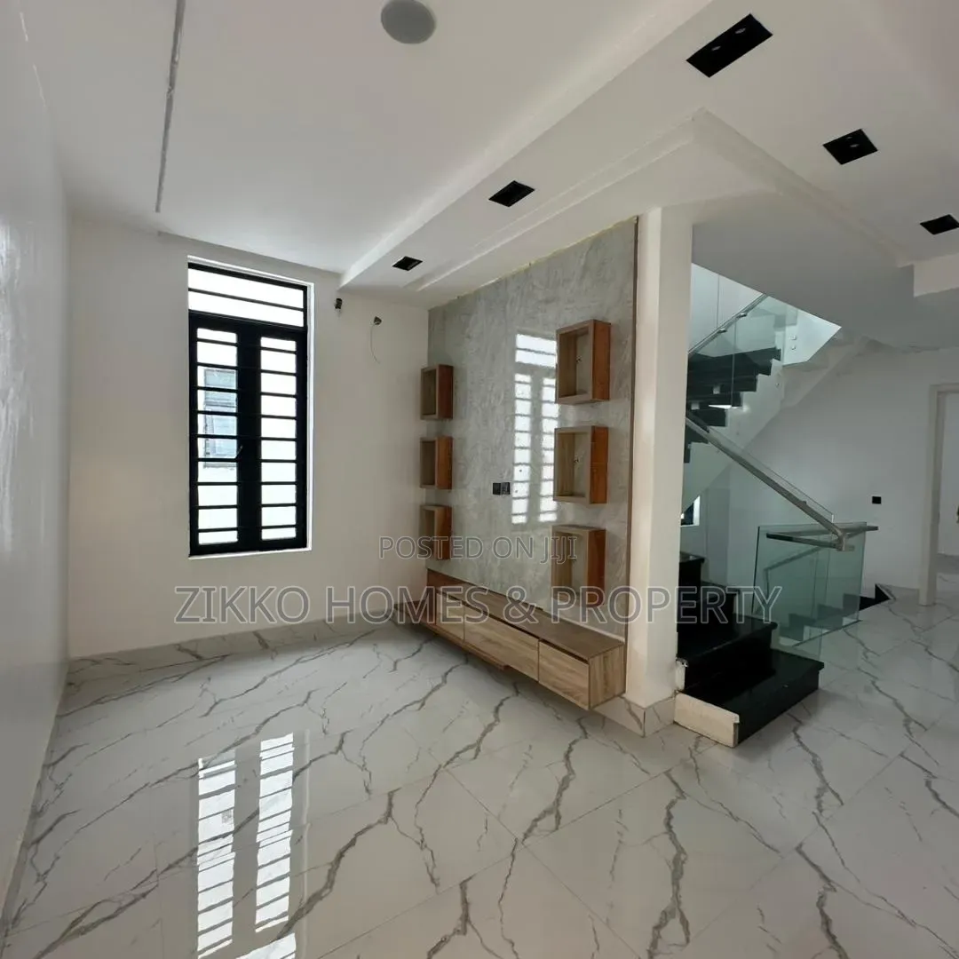5bdrm Duplex in Lekki for sale