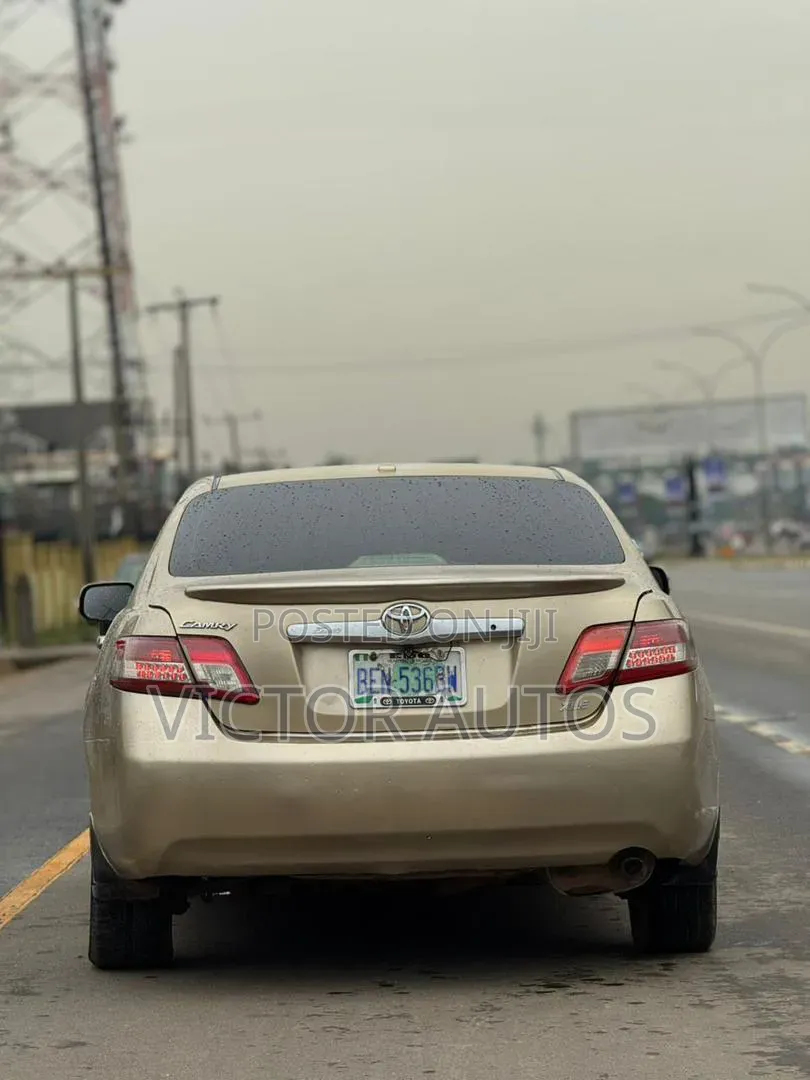 Toyota Camry 2010 Gold